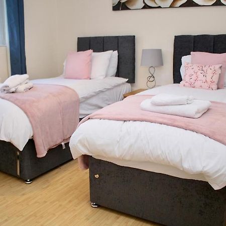 Contractor'S Haven- 4-Bedroom House With Free Parking, Super Fast Wifi, Fran Properties In Aylesbury, Pets Are Welcome! Aylesbury  Eksteriør billede