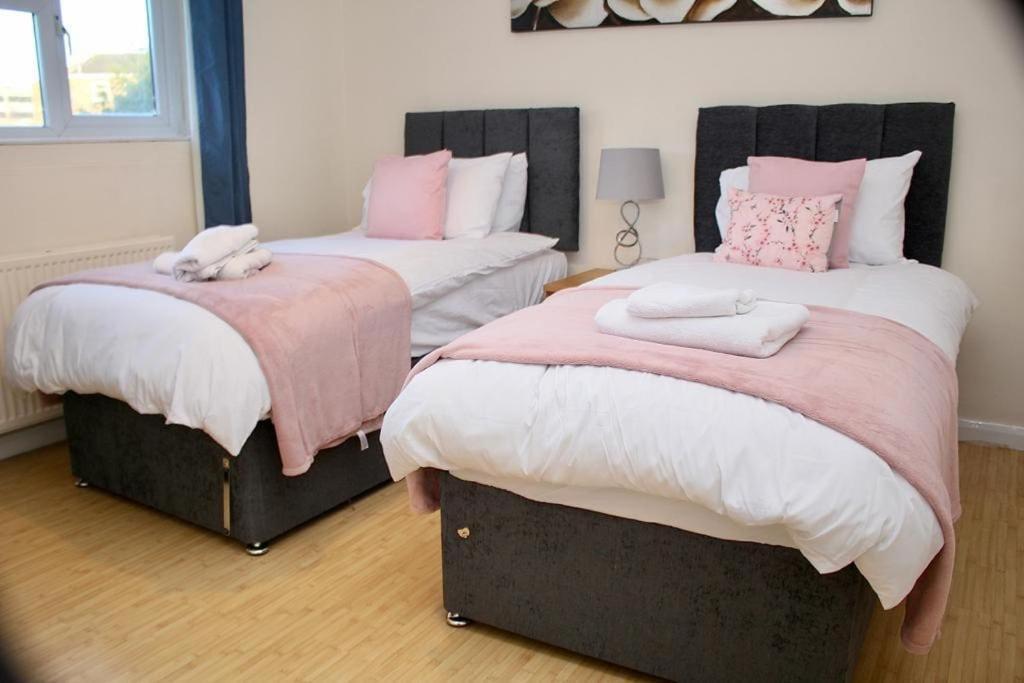 Contractor'S Haven- 4-Bedroom House With Free Parking, Super Fast Wifi, Fran Properties In Aylesbury, Pets Are Welcome! Aylesbury  Eksteriør billede