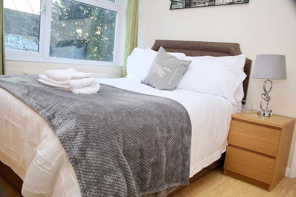 Contractor'S Haven- 4-Bedroom House With Free Parking, Super Fast Wifi, Fran Properties In Aylesbury, Pets Are Welcome! Aylesbury  Eksteriør billede