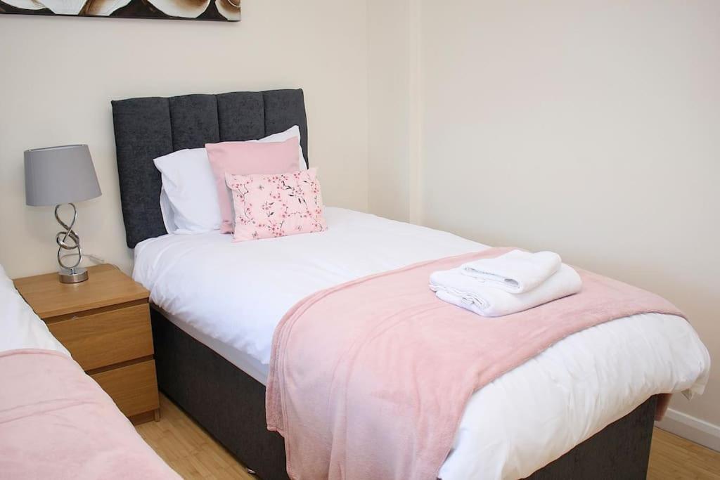 Contractor'S Haven- 4-Bedroom House With Free Parking, Super Fast Wifi, Fran Properties In Aylesbury, Pets Are Welcome! Aylesbury  Eksteriør billede