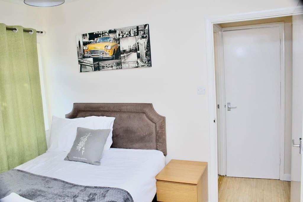 Contractor'S Haven- 4-Bedroom House With Free Parking, Super Fast Wifi, Fran Properties In Aylesbury, Pets Are Welcome! Aylesbury  Eksteriør billede