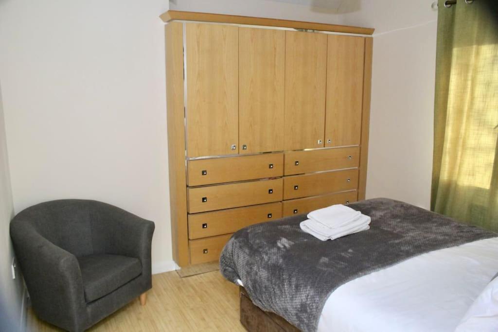 Contractor'S Haven- 4-Bedroom House With Free Parking, Super Fast Wifi, Fran Properties In Aylesbury, Pets Are Welcome! Aylesbury  Eksteriør billede
