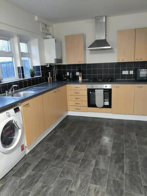 Contractor'S Haven- 4-Bedroom House With Free Parking, Super Fast Wifi, Fran Properties In Aylesbury, Pets Are Welcome! Aylesbury  Eksteriør billede